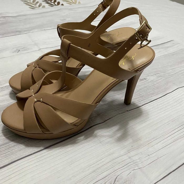 новые женские босоножки 40 размер  США