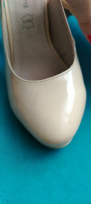 Туфли бежевые на шпильке