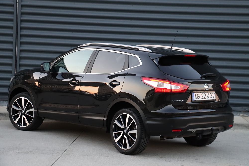 Nissan Qashqai Tekna / camere 360 / panoramic / piele / blind spot / lane assist