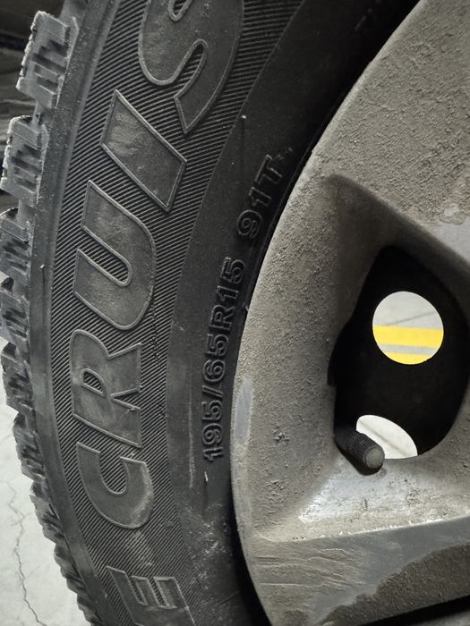 Зимние шины с дисками 195/65/15