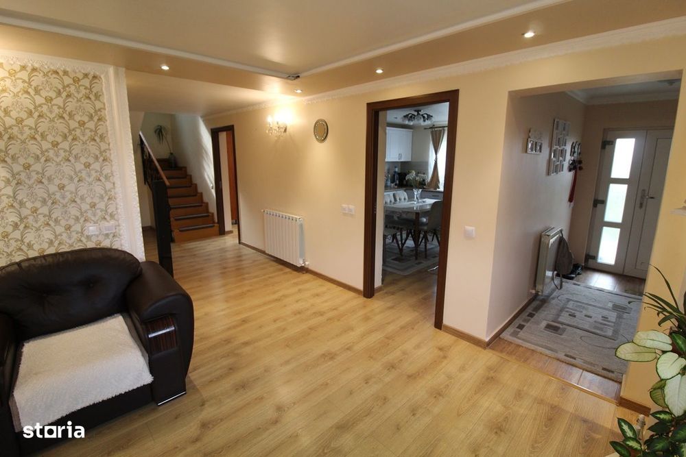 Vând casă P+M în Hunedoara, zona Micro3-Altex, teren 1413mp, f.s. 17m
