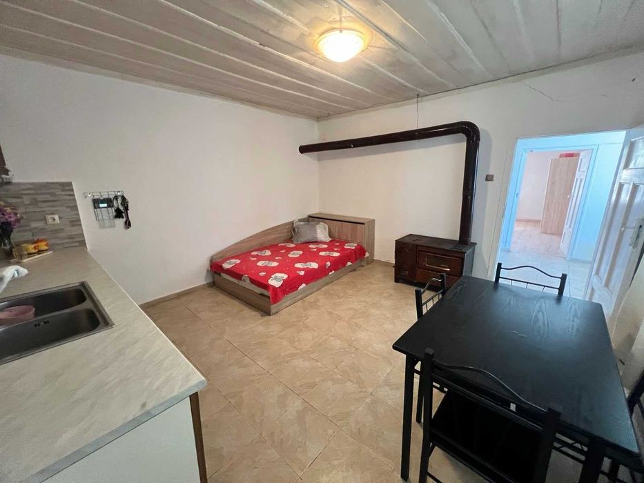 Тухлена къща в центъра на с. Здравец - 8670