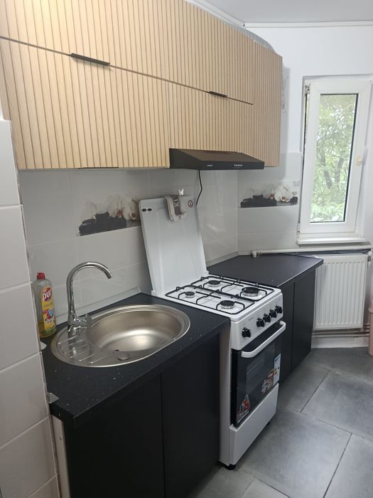 Închiriez garsoniera