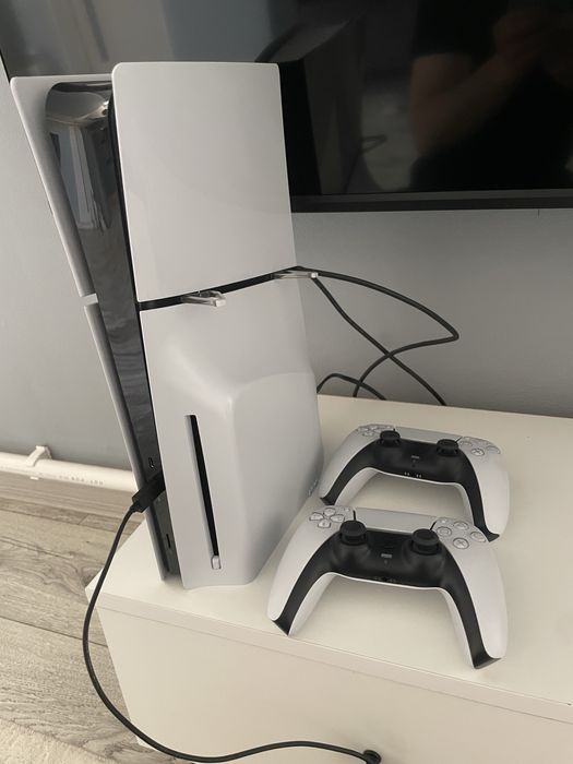 Продам PS5 в идеальном состоянии