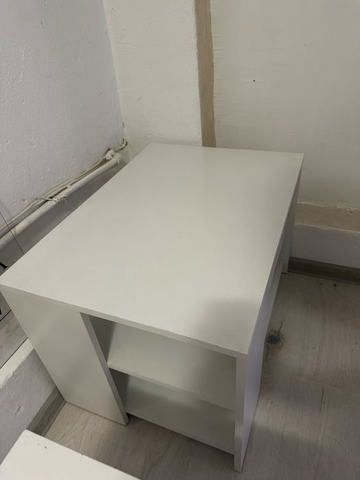 Бяла маса  с рафтове