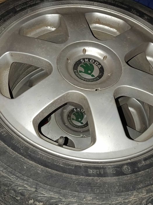 Jante originale Skoda/Design cu șase spițe cu capac central inclus!