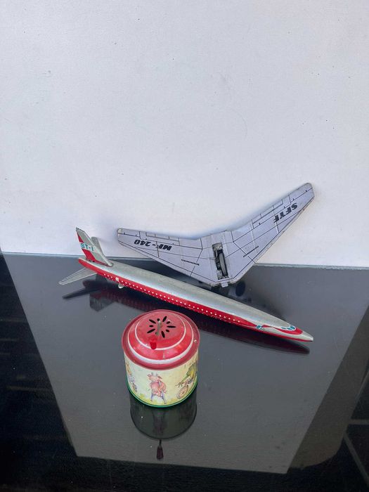 lot de 3 jucarii vechi Avioane cu defecte sau  lipsuri pentru diverse