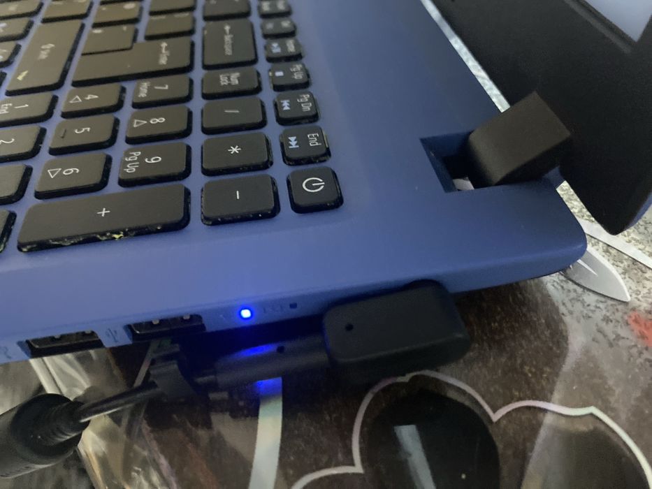 Laptop aspire 3 NU SE APRINDE + incarcator