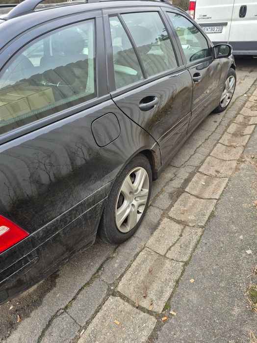 Автомобил Mercedes