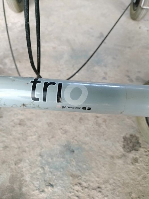 Cadru metalic cu roti,aplicații medicale