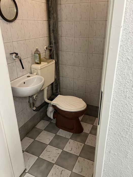 Гараж/склад с вода, тоалетна и ток, 40 кв.м.