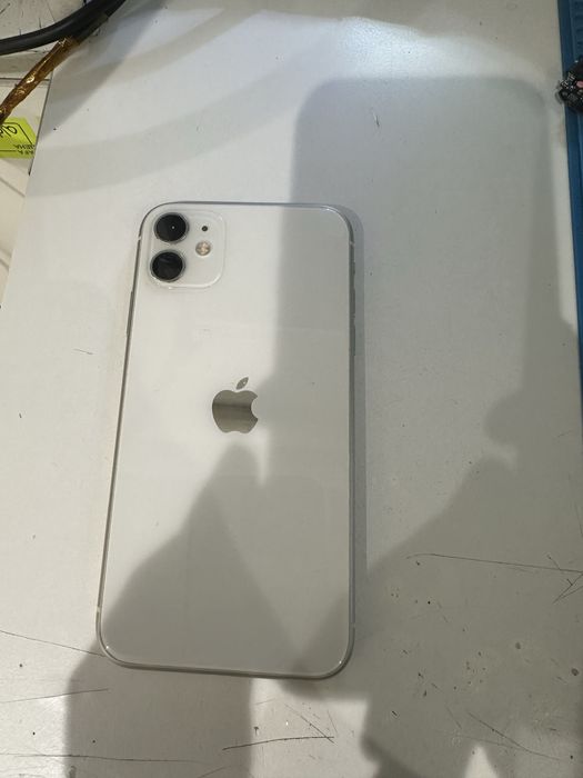 Продам iphone 11 64GB