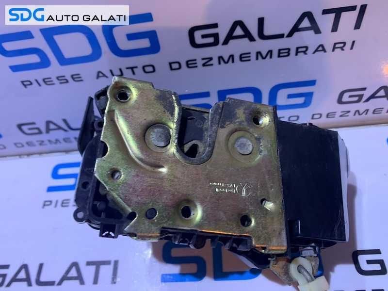 Broasca Incuietoare cu 5 Pini la Mufa Usa Portiera Dreapta Spate BMW Seria 3 F30 F31 2011 - 2019 Cod A053702