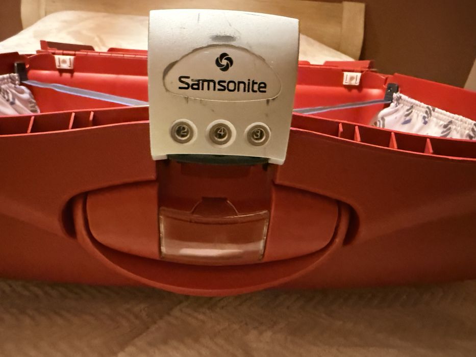 Твърд куфар Samsonite