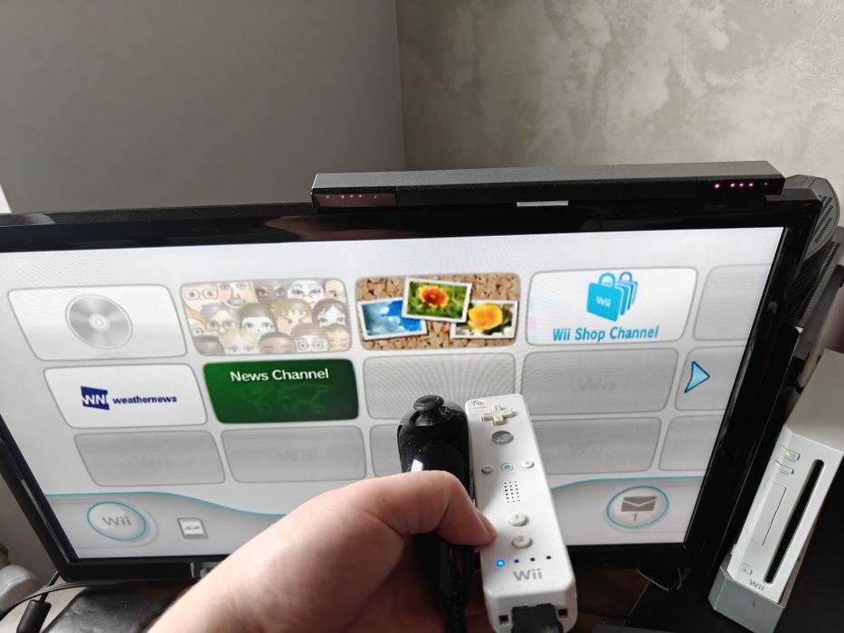 Nintendo wii complet cu 2 jocuri