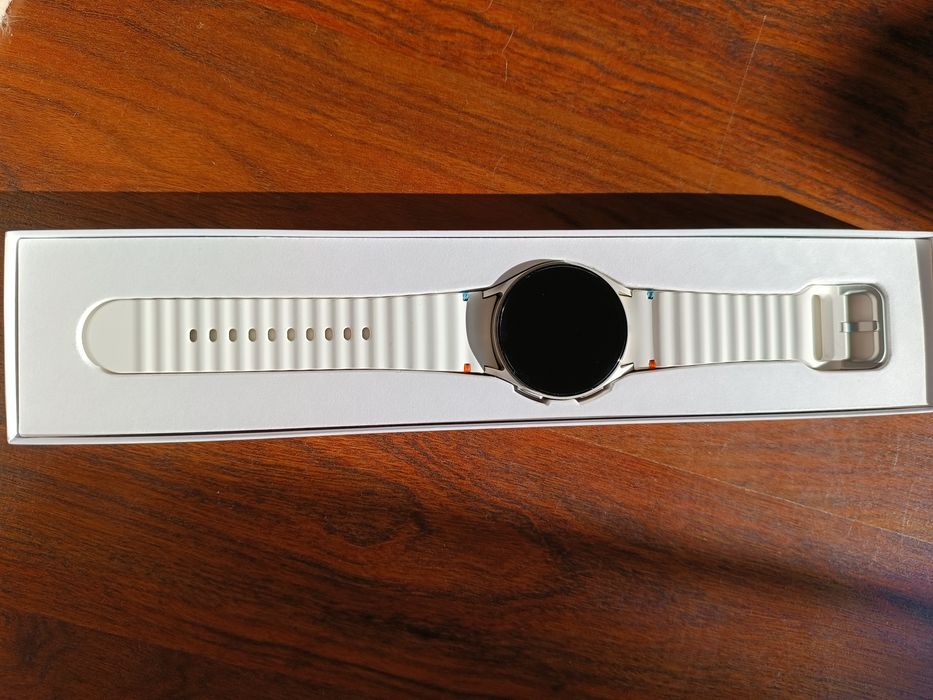 Смартчасовник Samsung Galaxy Watch 7 40 mm + гаранция + 4 каишки