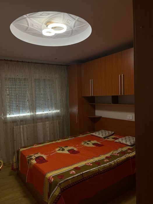 Închiriez apartament cu 2 camere