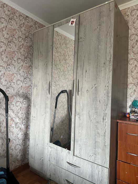 Шкаф сатылады 3есыктык