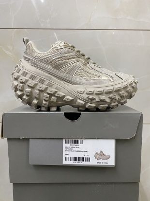Balenciaga bouncer ( defender)