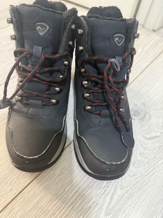 Продам зимние ботинки на мальчика