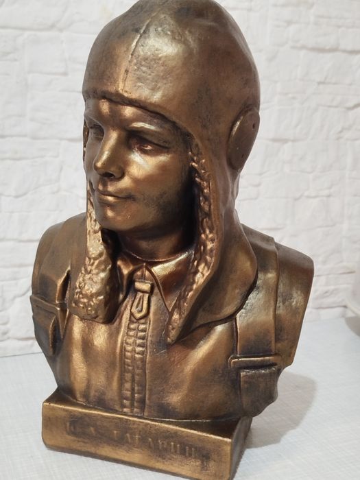 Бюст Юрий Гагарин