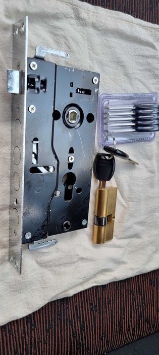 Брава серия Уют R за входна врата + патрон - чисто нови