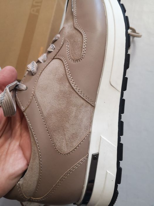 Кроссовки бежевые