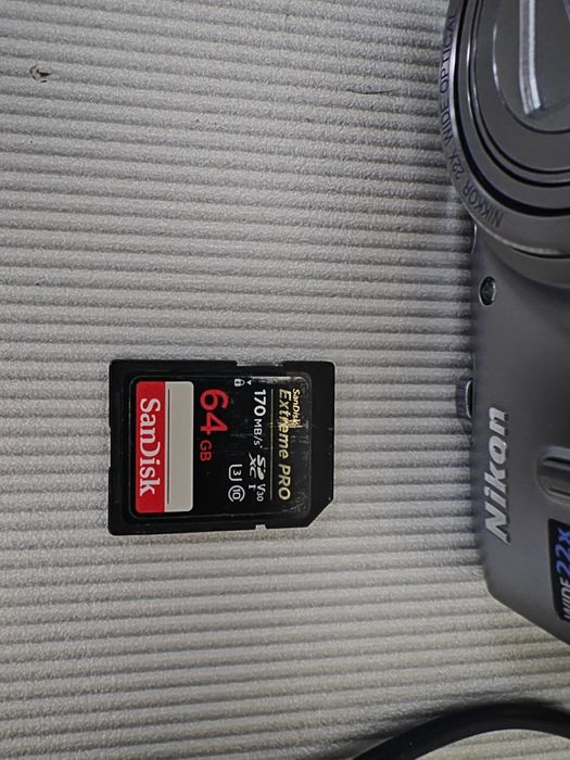 Nikon CoolPix S9500-Дигитална камера (фотоапарат) сребрист