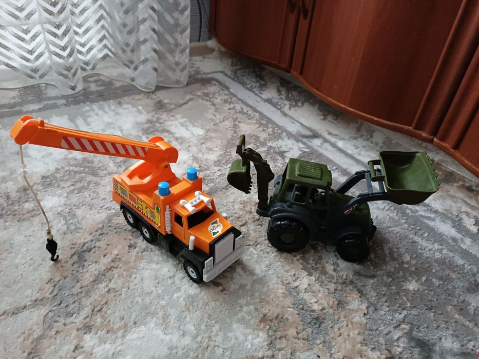 машинки разные... И костюмы