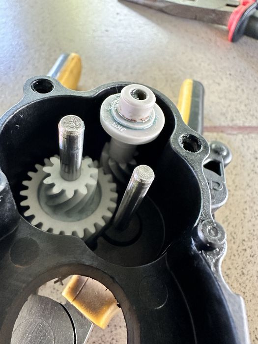 Pinion carlig remorcare BMW