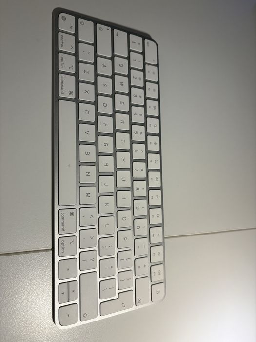Tastatura apple scurta