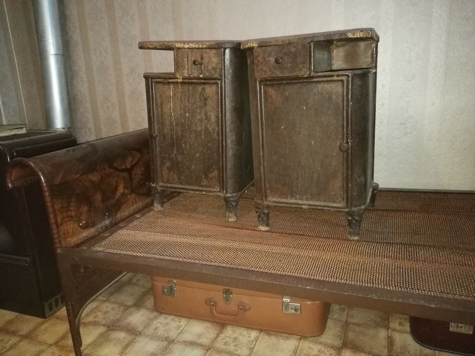 Ретро метално легло и шкафчета