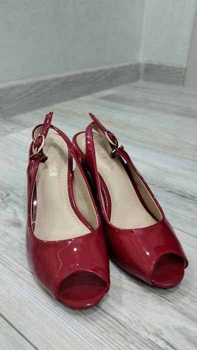 Продам женскую обувь