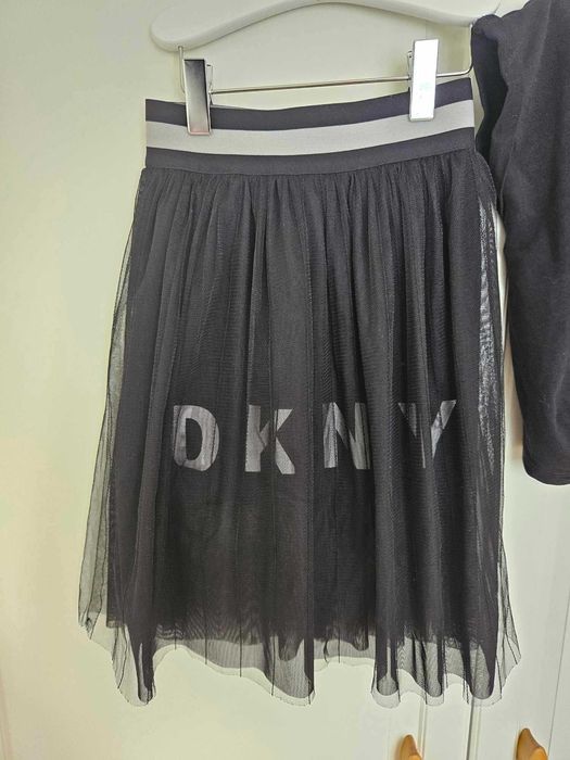 Момичешки комплект DKNY пола и тениска 6 год