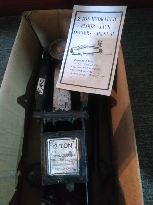 Домкрат дёшево .в отличном состоянии