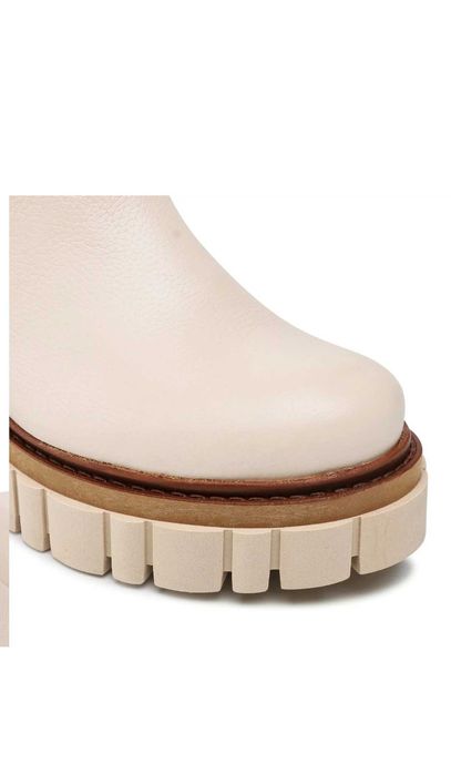 Нови! Maciejka Боти тип челси бежов цвят