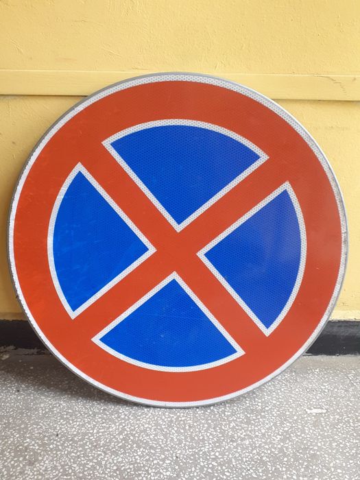 Знак Б 27 забранен престоя  и паркирането. Б 28.