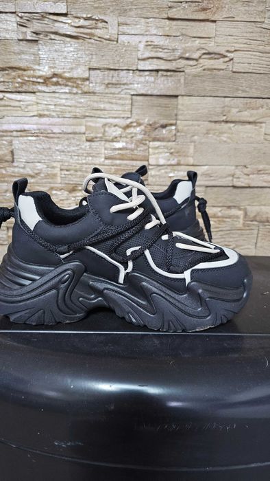 Чисто нови маратонки