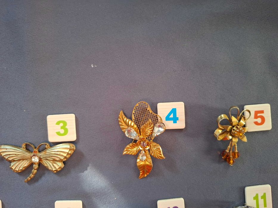 Колекция старинни брошки