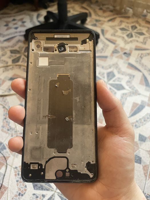 Ramă/butoane laterale in stare impecabilă de samsung a 52 s,