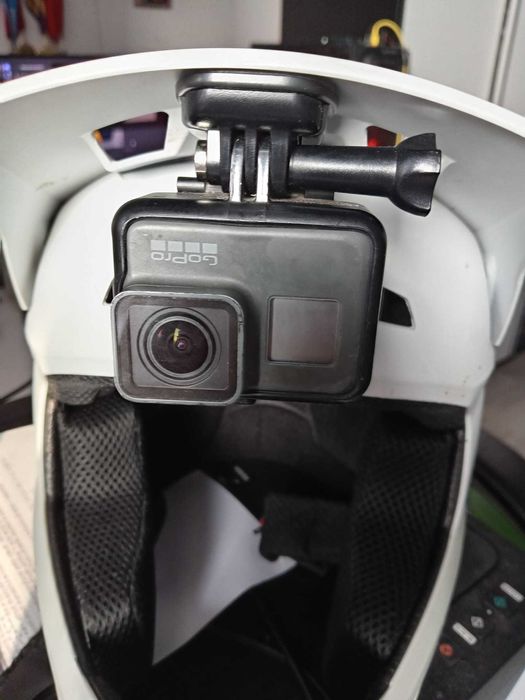 Vand Gopro Hero 6 Black Cu 2 Baterii si accesorii