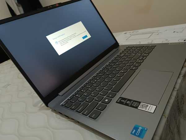 Ideapad slim 3 15iru8