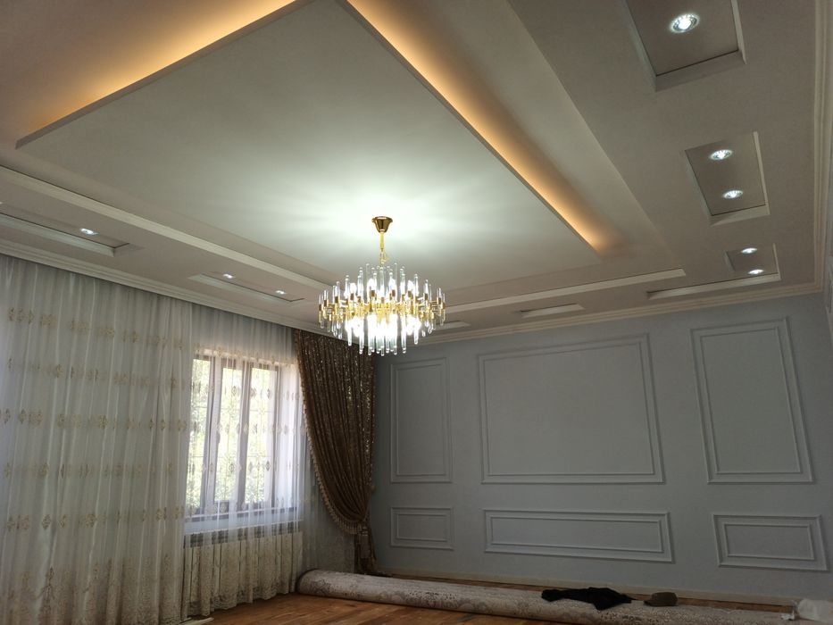 Пәтерде, үйде люстра жинап, ілемін