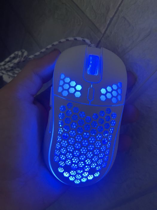Mouse gaming cu Fir RGB