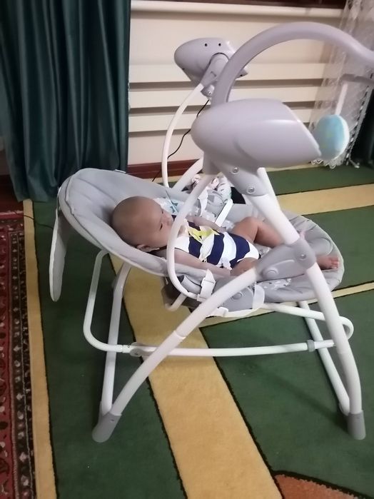 Детская электрокачеля-шезлонг