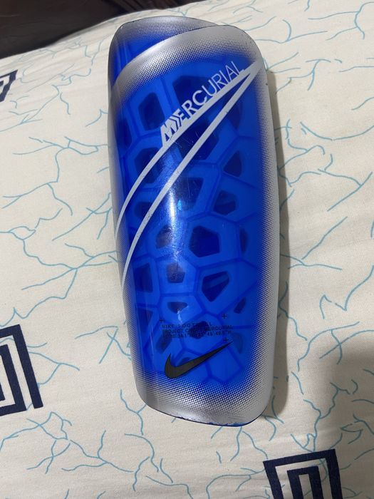 Продам футбольные щитки Nike