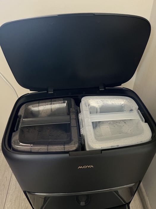 Продавам прахосмукачка робот MOVA V50 ultra complete