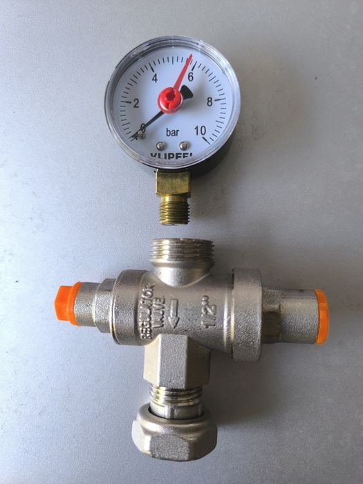 Продам редуктор давление воды