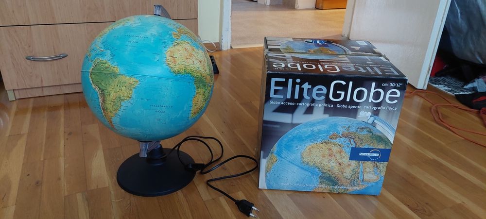 Светещ глобус ф30см