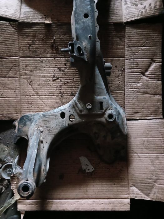 Балка Мазда МХ3 в оригинале привозная